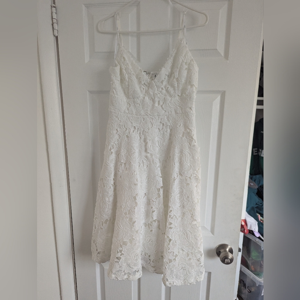 Lulu's heavy white floral dress